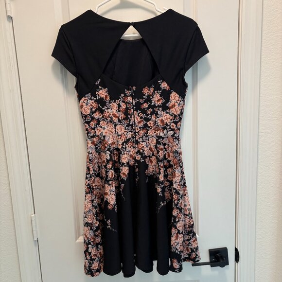 Teeze Me Fit & Flare Dress Size 3/4 Navy and Floral Print EUC - Picture 4 of 9